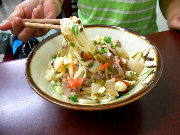 丁二姊：會燃燒的四川麵~  丁二姊燃麵