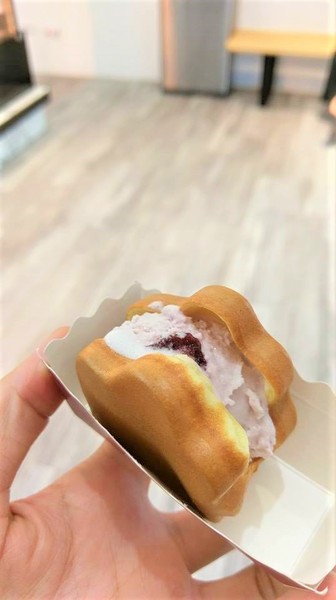 那歐瑪烘焙坊：那歐瑪烘焙坊-高雄新興區高cp烘焙坊  蛋糕甜點都好推薦  還有超可愛的貓爪冰燒雞蛋糕 重點是價格超親民  要慶生或是拜訪親友  來這邊挑選就對了!!