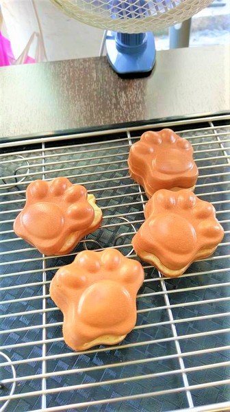 那歐瑪烘焙坊：那歐瑪烘焙坊-高雄新興區高cp烘焙坊  蛋糕甜點都好推薦  還有超可愛的貓爪冰燒雞蛋糕 重點是價格超親民  要慶生或是拜訪親友  來這邊挑選就對了!!