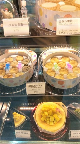 那歐瑪烘焙坊：那歐瑪烘焙坊-高雄新興區高cp烘焙坊  蛋糕甜點都好推薦  還有超可愛的貓爪冰燒雞蛋糕 重點是價格超親民  要慶生或是拜訪親友  來這邊挑選就對了!!