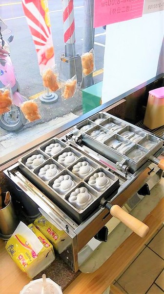 那歐瑪烘焙坊：那歐瑪烘焙坊-高雄新興區高cp烘焙坊  蛋糕甜點都好推薦  還有超可愛的貓爪冰燒雞蛋糕 重點是價格超親民  要慶生或是拜訪親友  來這邊挑選就對了!!