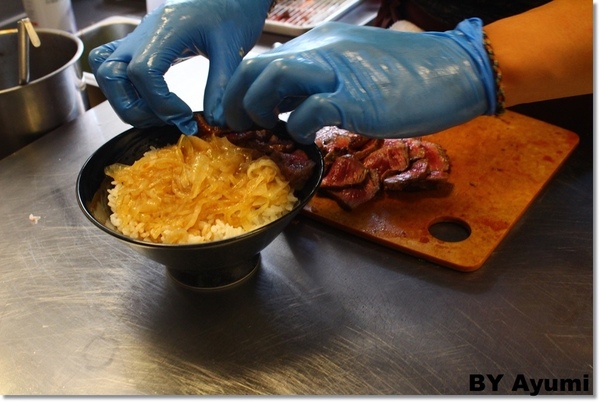 炙丼家：[食記]炙丼家-頂級食材，簡單調味，呈現丼飯的原貌、來自有為青年的創業新世界，近南紡夢時代