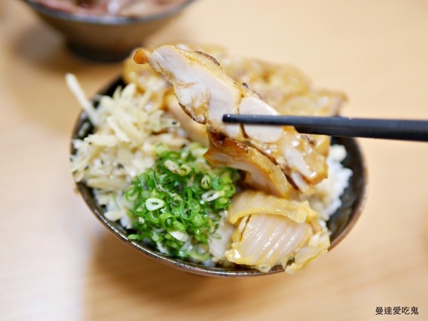 炙丼家：【台南美食】人氣紅不讓丼飯。炙丼家。小朋友招待小小丼飯｜台南東區｜南紡購物中心