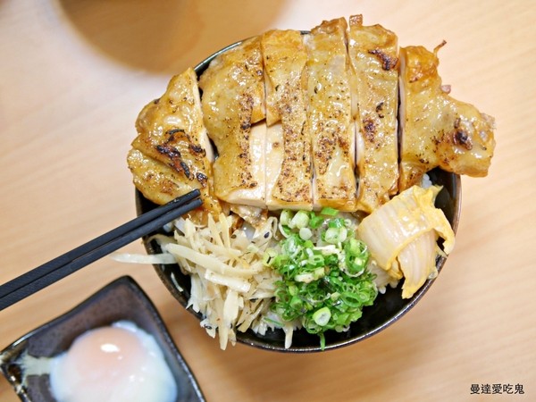 炙丼家：【台南美食】人氣紅不讓丼飯。炙丼家。小朋友招待小小丼飯｜台南東區｜南紡購物中心