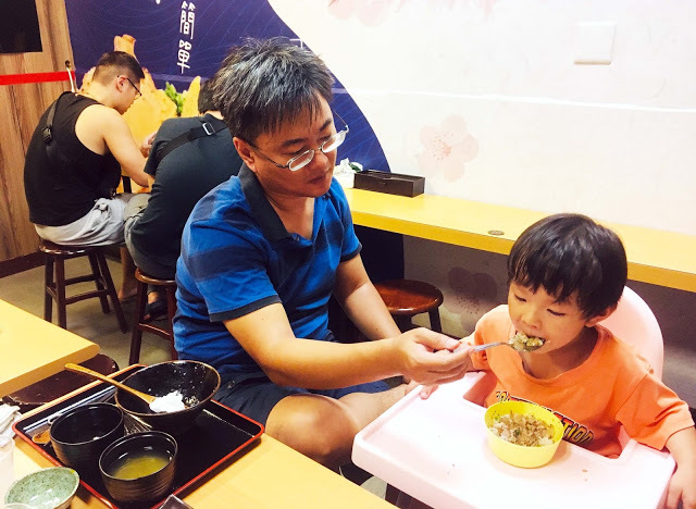 [台南美食] 炙丼家｜大口豪爽吃肉的大份量丼飯，免費加飯、加湯、打卡送小菜，就是要讓你平價吃到飽！