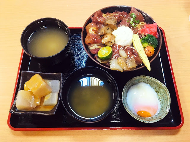 [台南美食] 炙丼家｜大口豪爽吃肉的大份量丼飯，免費加飯、加湯、打卡送小菜，就是要讓你平價吃到飽！