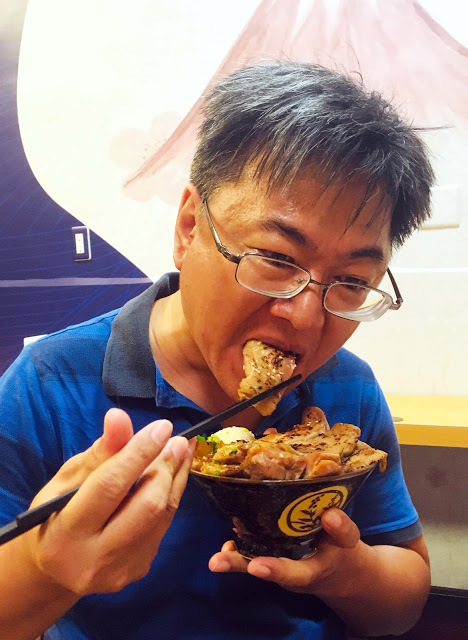 [台南美食] 炙丼家｜大口豪爽吃肉的大份量丼飯，免費加飯、加湯、打卡送小菜，就是要讓你平價吃到飽！