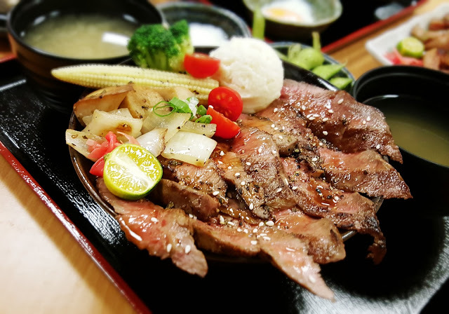 Food｜台南東區｜炙丼家－直火炙燒香氣四溢，獨門醬料色香味俱全！