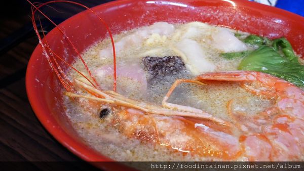 【台南市-東區美食】30幾種中藥的滷汁與+10元就能升級天使紅蝦的懷舊鍋燒意麵○ﾟεﾟ○！『瘋格滷味』讓人少少預算也能吃的大大滿足(〃^∇^)ﾉ