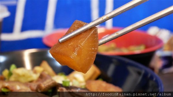 【台南市-東區美食】30幾種中藥的滷汁與+10元就能升級天使紅蝦的懷舊鍋燒意麵○ﾟεﾟ○！『瘋格滷味』讓人少少預算也能吃的大大滿足(〃^∇^)ﾉ