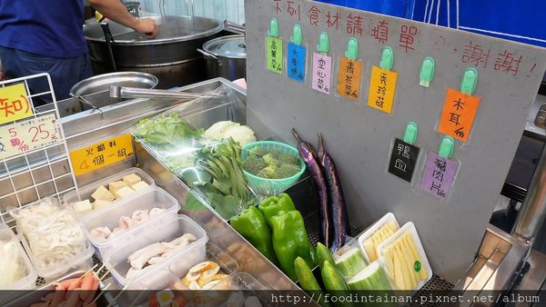 【台南市-東區美食】30幾種中藥的滷汁與+10元就能升級天使紅蝦的懷舊鍋燒意麵○ﾟεﾟ○！『瘋格滷味』讓人少少預算也能吃的大大滿足(〃^∇^)ﾉ