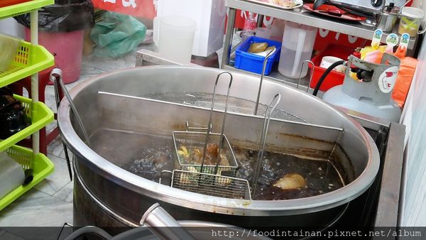 【台南市-東區美食】30幾種中藥的滷汁與+10元就能升級天使紅蝦的懷舊鍋燒意麵○ﾟεﾟ○！『瘋格滷味』讓人少少預算也能吃的大大滿足(〃^∇^)ﾉ