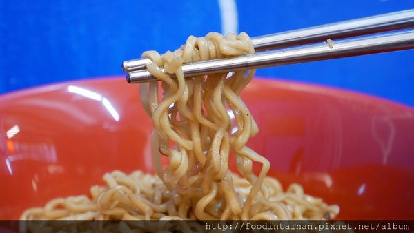 【台南市-東區美食】30幾種中藥的滷汁與+10元就能升級天使紅蝦的懷舊鍋燒意麵○ﾟεﾟ○！『瘋格滷味』讓人少少預算也能吃的大大滿足(〃^∇^)ﾉ