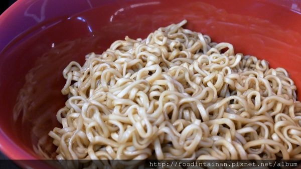 【台南市-東區美食】30幾種中藥的滷汁與+10元就能升級天使紅蝦的懷舊鍋燒意麵○ﾟεﾟ○！『瘋格滷味』讓人少少預算也能吃的大大滿足(〃^∇^)ﾉ