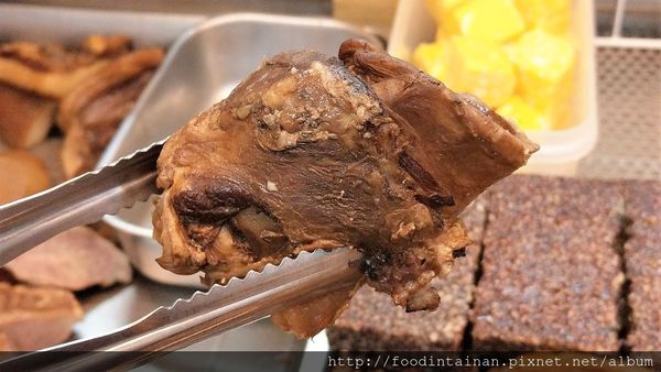 【台南市-東區美食】30幾種中藥的滷汁與+10元就能升級天使紅蝦的懷舊鍋燒意麵○ﾟεﾟ○！『瘋格滷味』讓人少少預算也能吃的大大滿足(〃^∇^)ﾉ