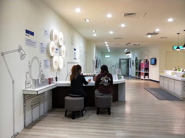 台塑生醫健康悠活館： 【彰化市景點】台塑生醫健康悠活館~頭皮和肌膚專人檢測為健康生活做把關，白晒圖，多媒體互動，正宗台塑牛排全台唯一獨家對外限量首賣