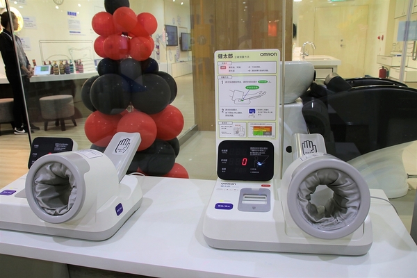 台塑生醫健康悠活館： 【彰化市景點】台塑生醫健康悠活館~頭皮和肌膚專人檢測為健康生活做把關，白晒圖，多媒體互動，正宗台塑牛排全台唯一獨家對外限量首賣