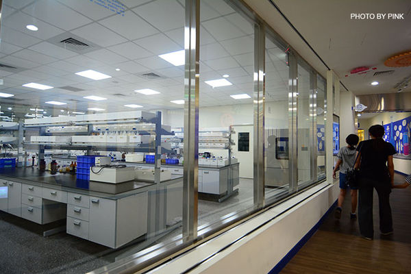 【彰化觀光工廠】台塑生醫健康悠活館。台塑第一家觀光工廠,透明化生產線,無料參觀!