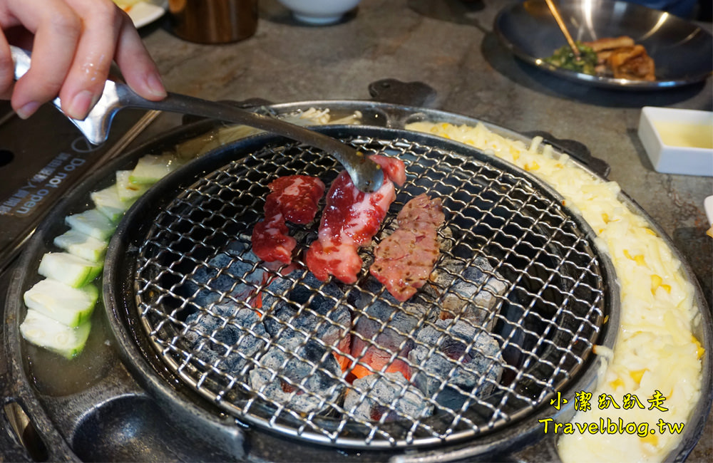 台中美食》KAKO KAKO日韓燒肉(公益路燒肉店)大口吃肉!一起吃燒肉聚餐吧!Prime牛肉軟嫩飽滿肉汁!絕對飽到你不要不要! - 小潔趴趴走(台灣旅遊)