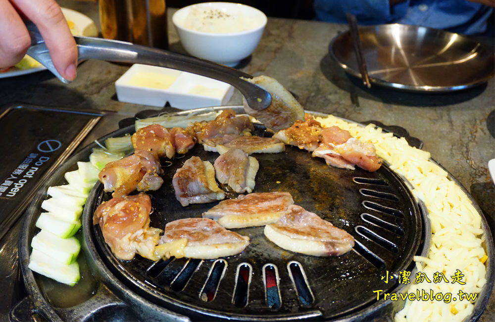 台中美食》KAKO KAKO日韓燒肉(公益路燒肉店)大口吃肉!一起吃燒肉聚餐吧!Prime牛肉軟嫩飽滿肉汁!絕對飽到你不要不要! - 小潔趴趴走(台灣旅遊)