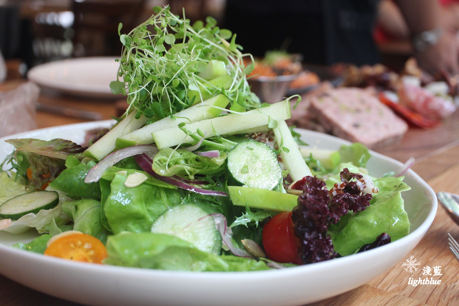 [ 中山站美食 ] 淺藍 × Buttermilk摩登美式餐廳～amba中山意舍酒店新餐廳，中山美式餐廳，必吃美國阿嬤炸雞