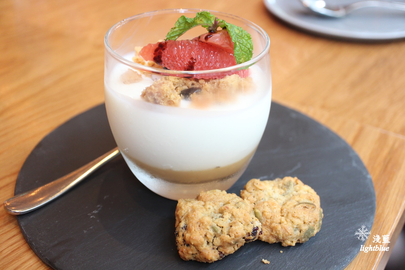 [ 中山站美食 ] 淺藍 × Buttermilk摩登美式餐廳～amba中山意舍酒店新餐廳，中山美式餐廳，必吃美國阿嬤炸雞
