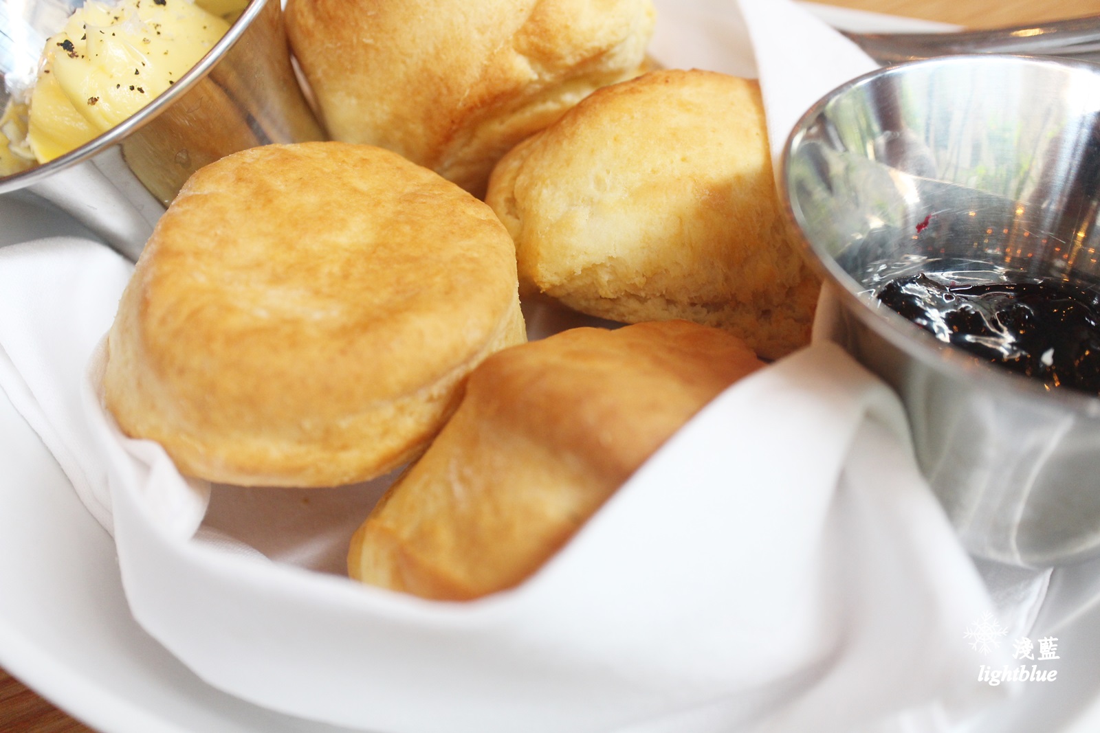 [ 中山站美食 ] 淺藍 × Buttermilk摩登美式餐廳～amba中山意舍酒店新餐廳，中山美式餐廳，必吃美國阿嬤炸雞