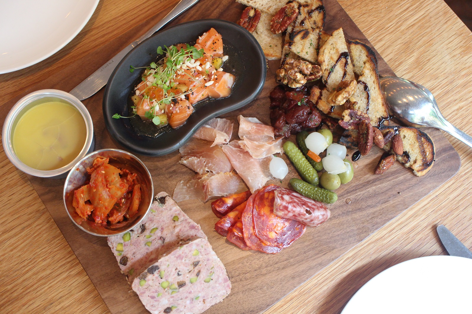 [ 中山站美食 ] 淺藍 × Buttermilk摩登美式餐廳～amba中山意舍酒店新餐廳，中山美式餐廳，必吃美國阿嬤炸雞