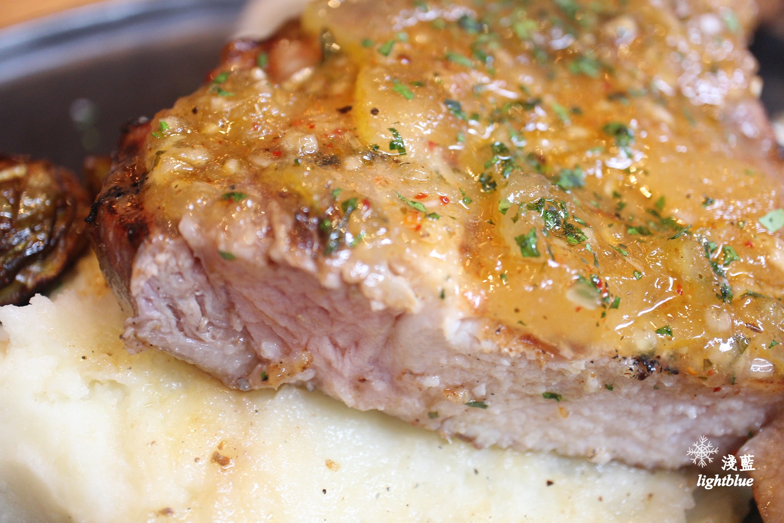 [ 中山站美食 ] 淺藍 × Buttermilk摩登美式餐廳～amba中山意舍酒店新餐廳，中山美式餐廳，必吃美國阿嬤炸雞