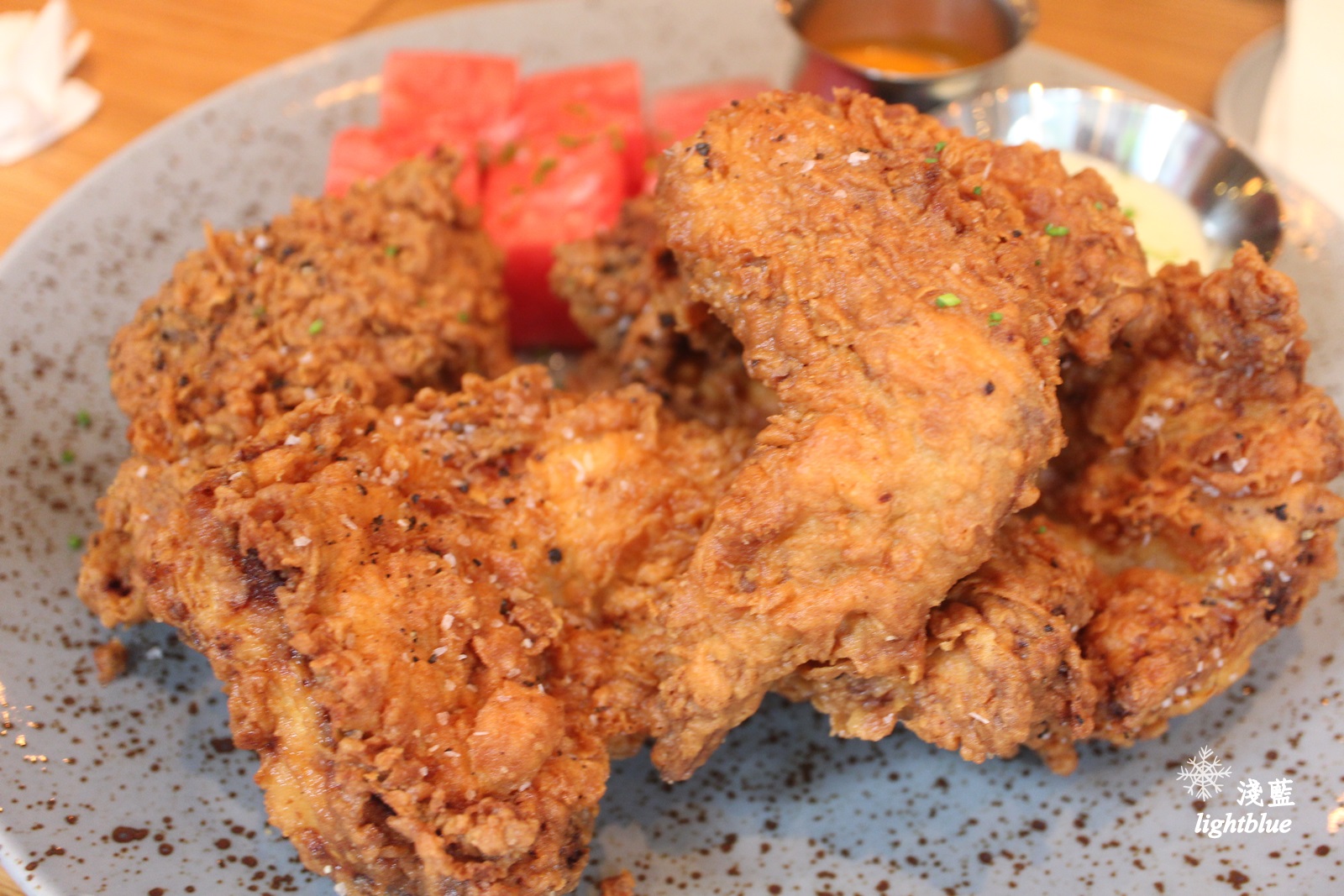 [ 中山站美食 ] 淺藍 × Buttermilk摩登美式餐廳～amba中山意舍酒店新餐廳，中山美式餐廳，必吃美國阿嬤炸雞