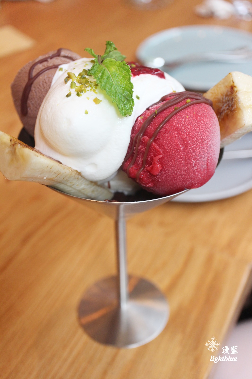 [ 中山站美食 ] 淺藍 × Buttermilk摩登美式餐廳～amba中山意舍酒店新餐廳，中山美式餐廳，必吃美國阿嬤炸雞