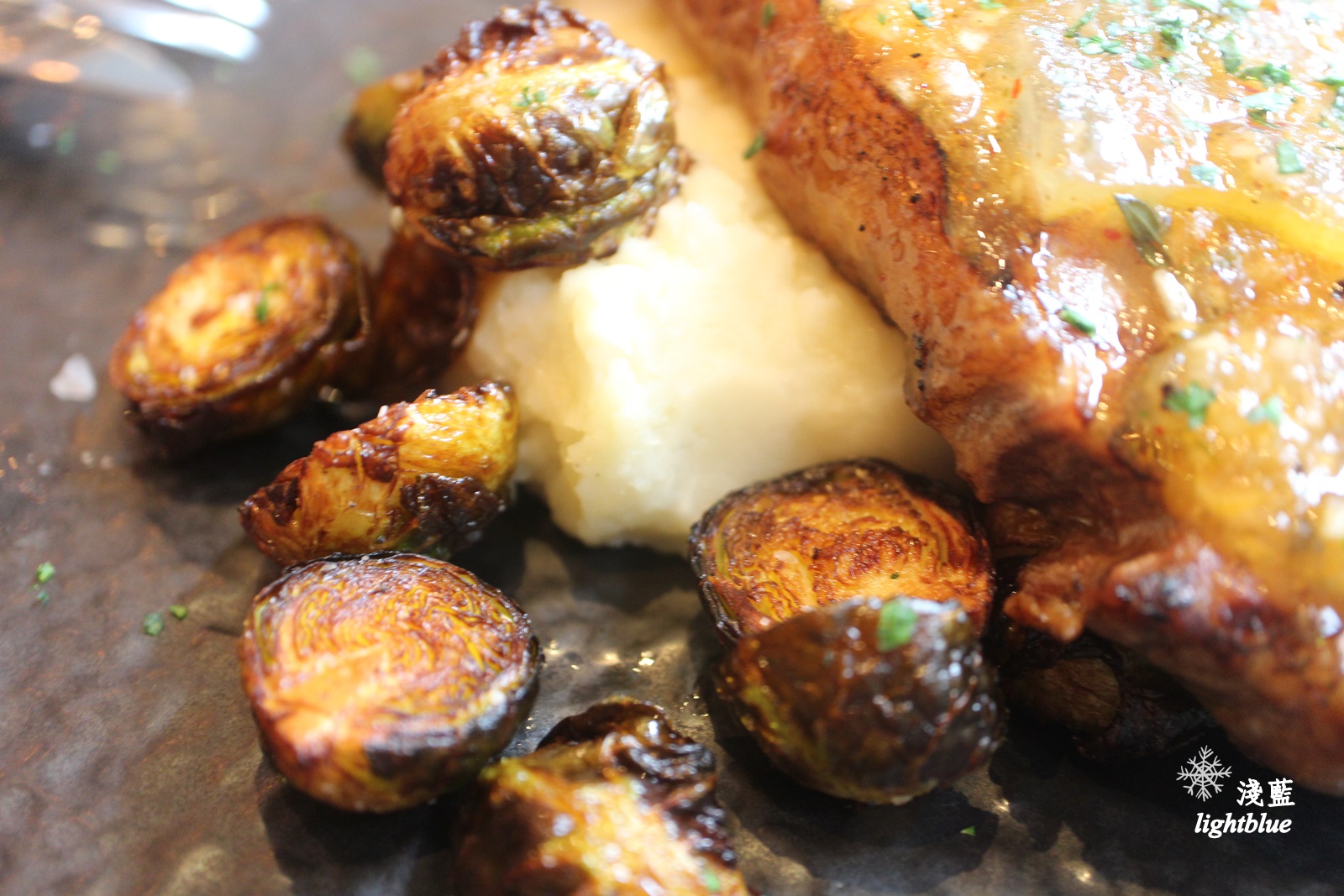 [ 中山站美食 ] 淺藍 × Buttermilk摩登美式餐廳～amba中山意舍酒店新餐廳，中山美式餐廳，必吃美國阿嬤炸雞
