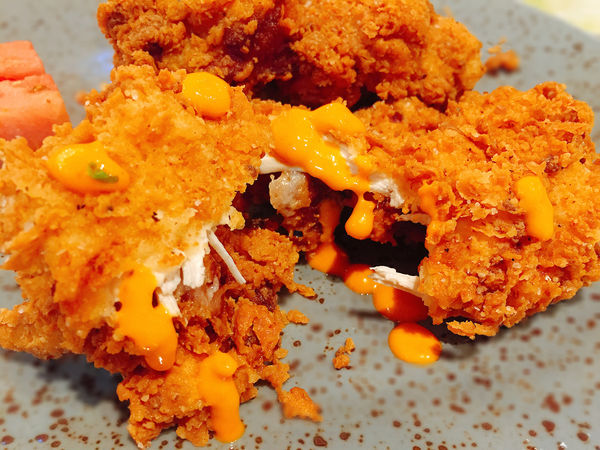 『台北』amba中山意舍酒店。Buttermilk摩登美式餐廳。美國阿嬤秘方炸雞，神奇炸雞多汁軟嫩！！！