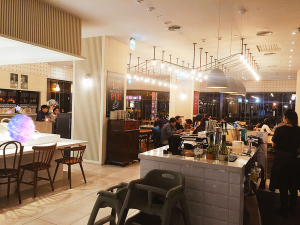 『台北』amba中山意舍酒店。Buttermilk摩登美式餐廳。美國阿嬤秘方炸雞，神奇炸雞多汁軟嫩！！！