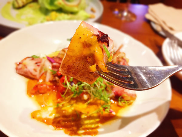 『台北』amba中山意舍酒店。Buttermilk摩登美式餐廳。美國阿嬤秘方炸雞，神奇炸雞多汁軟嫩！！！