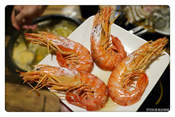 【新莊美食】石都府石頭火鍋達人 ~ 新莊火鍋推薦❤️ 超威的巨無霸龍蝦+金多蝦海陸套餐 - 捷運丹鳳站