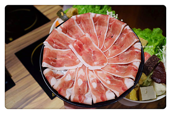 【新莊美食】石都府石頭火鍋達人 ~ 新莊火鍋推薦❤️ 超威的巨無霸龍蝦+金多蝦海陸套餐 - 捷運丹鳳站