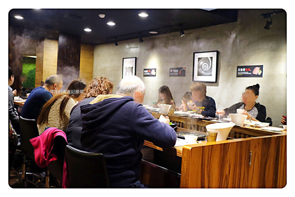 【新莊美食】石都府石頭火鍋達人 ~ 新莊火鍋推薦❤️ 超威的巨無霸龍蝦+金多蝦海陸套餐 - 捷運丹鳳站