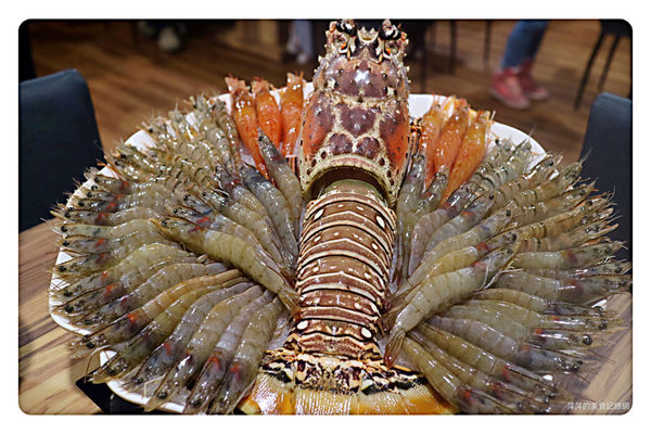 【新莊美食】石都府石頭火鍋達人 ~ 新莊火鍋推薦❤️ 超威的巨無霸龍蝦+金多蝦海陸套餐 - 捷運丹鳳站