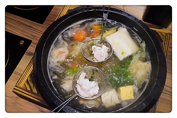 【新莊美食】石都府石頭火鍋達人 ~ 新莊火鍋推薦❤️ 超威的巨無霸龍蝦+金多蝦海陸套餐 - 捷運丹鳳站