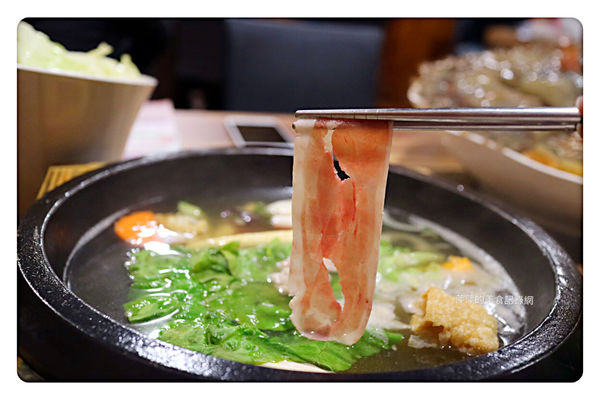 【新莊美食】石都府石頭火鍋達人 ~ 新莊火鍋推薦❤️ 超威的巨無霸龍蝦+金多蝦海陸套餐 - 捷運丹鳳站