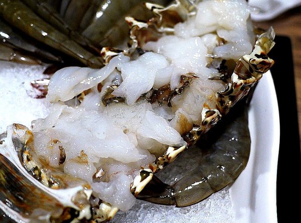 石都府石頭火鍋達人：【新北美食】石都府石頭火鍋達人～新莊火鍋，巨無霸龍蝦＋金多蝦海陸套餐澎湃上桌