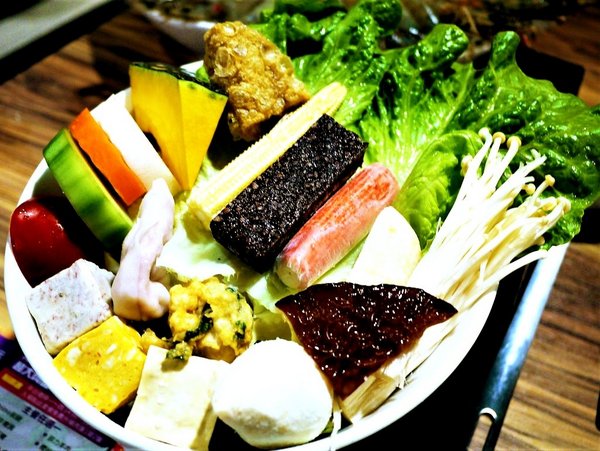 石都府石頭火鍋達人：【新北美食】石都府石頭火鍋達人～新莊火鍋，巨無霸龍蝦＋金多蝦海陸套餐澎湃上桌