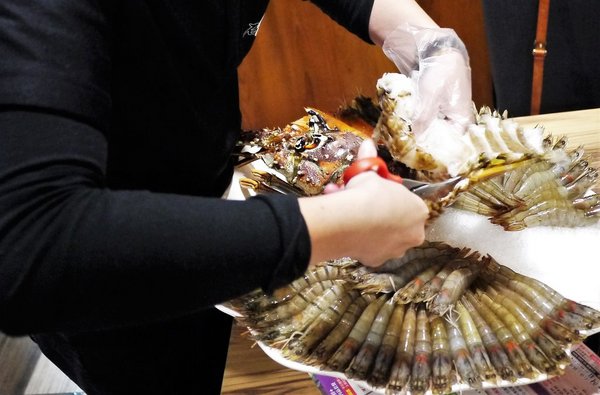 石都府石頭火鍋達人：【新北美食】石都府石頭火鍋達人～新莊火鍋，巨無霸龍蝦＋金多蝦海陸套餐澎湃上桌