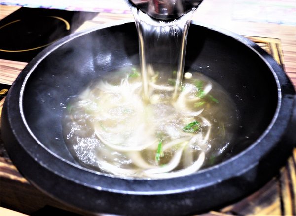 石都府石頭火鍋達人：【新北美食】石都府石頭火鍋達人～新莊火鍋，巨無霸龍蝦＋金多蝦海陸套餐澎湃上桌