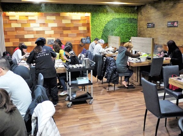 石都府石頭火鍋達人：【新北美食】石都府石頭火鍋達人～新莊火鍋，巨無霸龍蝦＋金多蝦海陸套餐澎湃上桌