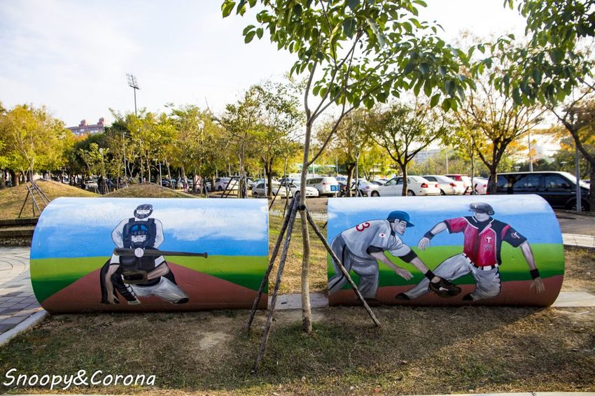 【玩樂．嘉義】嘉義拍照景點／KANO園區～KANO景觀球、彩虹水管好好拍，緊鄰嘉義飛碟溜滑梯，遛小孩也方便