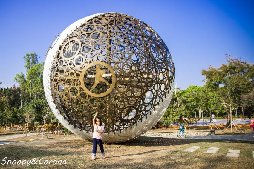 【玩樂．嘉義】嘉義拍照景點／KANO園區～KANO景觀球、彩虹水管好好拍，緊鄰嘉義飛碟溜滑梯，遛小孩也方便