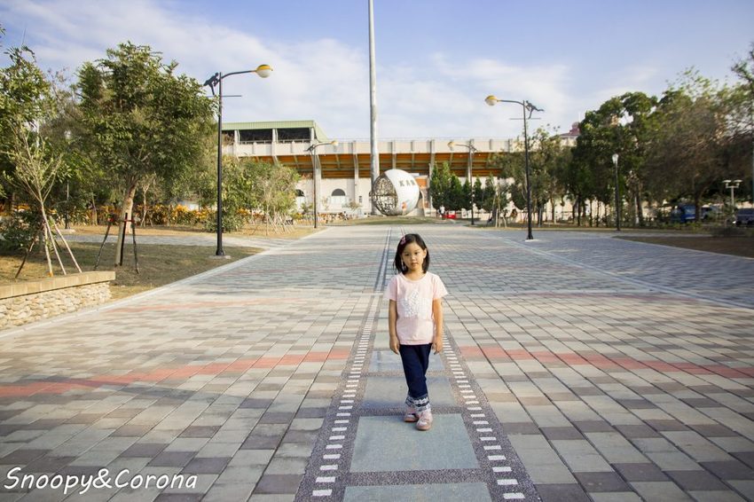 【玩樂．嘉義】嘉義拍照景點／KANO園區～KANO景觀球、彩虹水管好好拍，緊鄰嘉義飛碟溜滑梯，遛小孩也方便