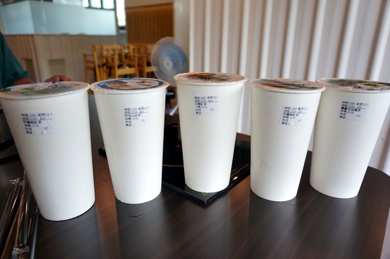 【台南市-安南區美食】牛墟牛肉火鍋店。除了大眾鍋，現在也有個人鍋可選擇！湯鍋選擇性多，堅持湯頭、肉品原味不變～還有鮮泡茶可消化哦